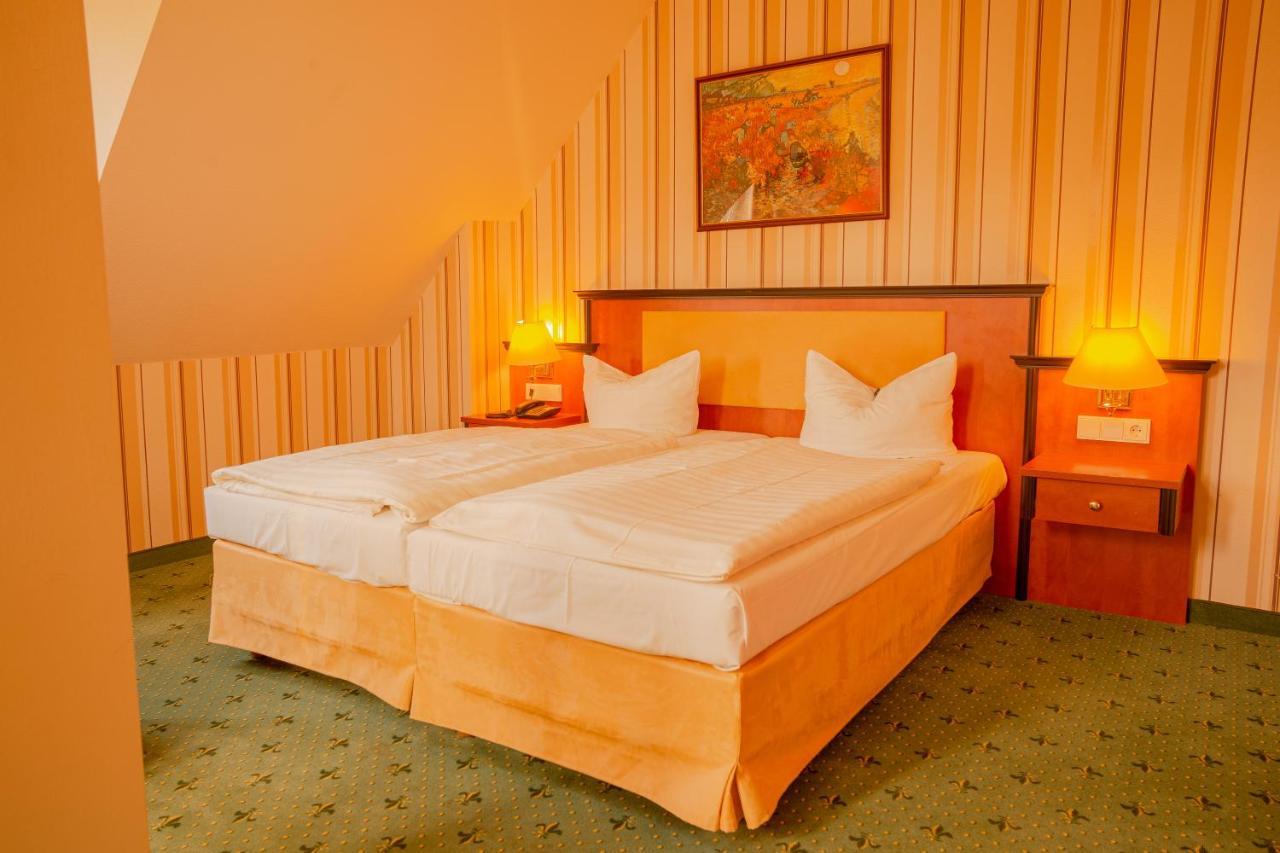 Alte Landratsvilla Hotel Bender Westerburg  Exterior photo