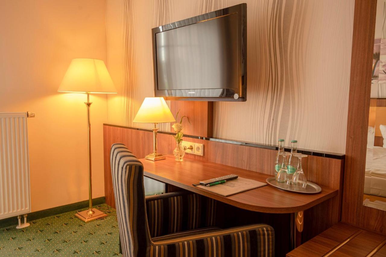 Alte Landratsvilla Hotel Bender Westerburg  Exterior photo