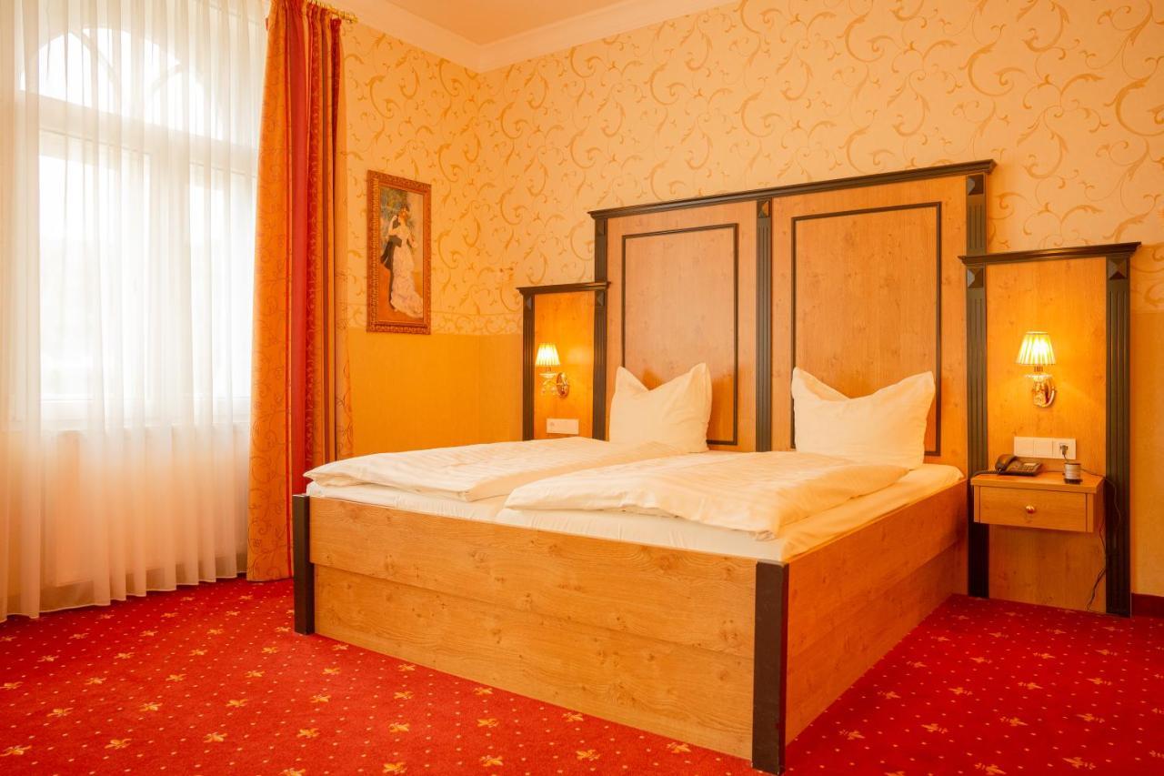Alte Landratsvilla Hotel Bender Westerburg  Exterior photo