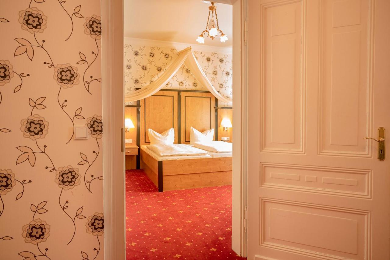 Alte Landratsvilla Hotel Bender Westerburg  Exterior photo